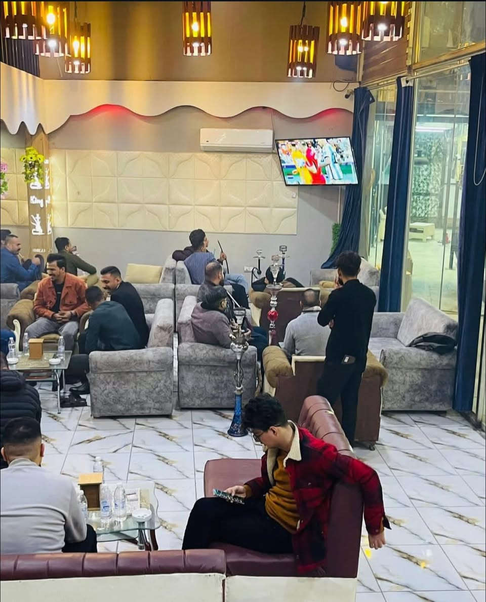 فرصه استثماريه
مطعم وكافيه للبيع في مكان حيوي جدا وسط النجف بمساحة 260متر جلسات داخليه وخارجيه مع مساحات فارغه ممكن اضافة اكشاك يحتوي قسم مطبخ قسم اراكيل قسم باريستا مع منام للعمال
***********
