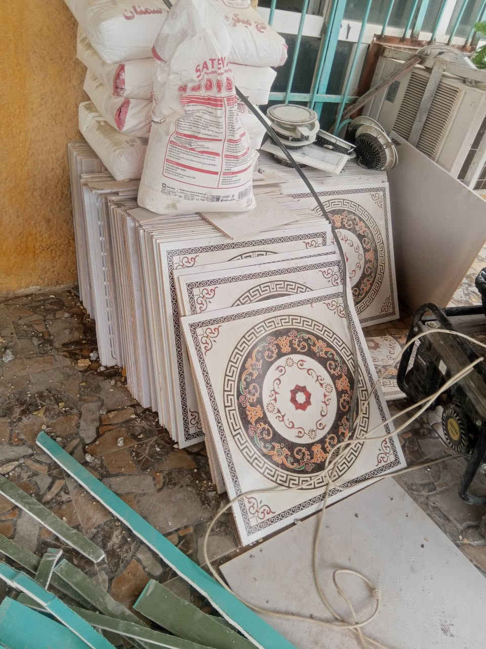 باب حديد طلاكتين سعره 30 الف
مع نواعم سقوف ثانويه 15 الف 
*********** مكاني العزي
