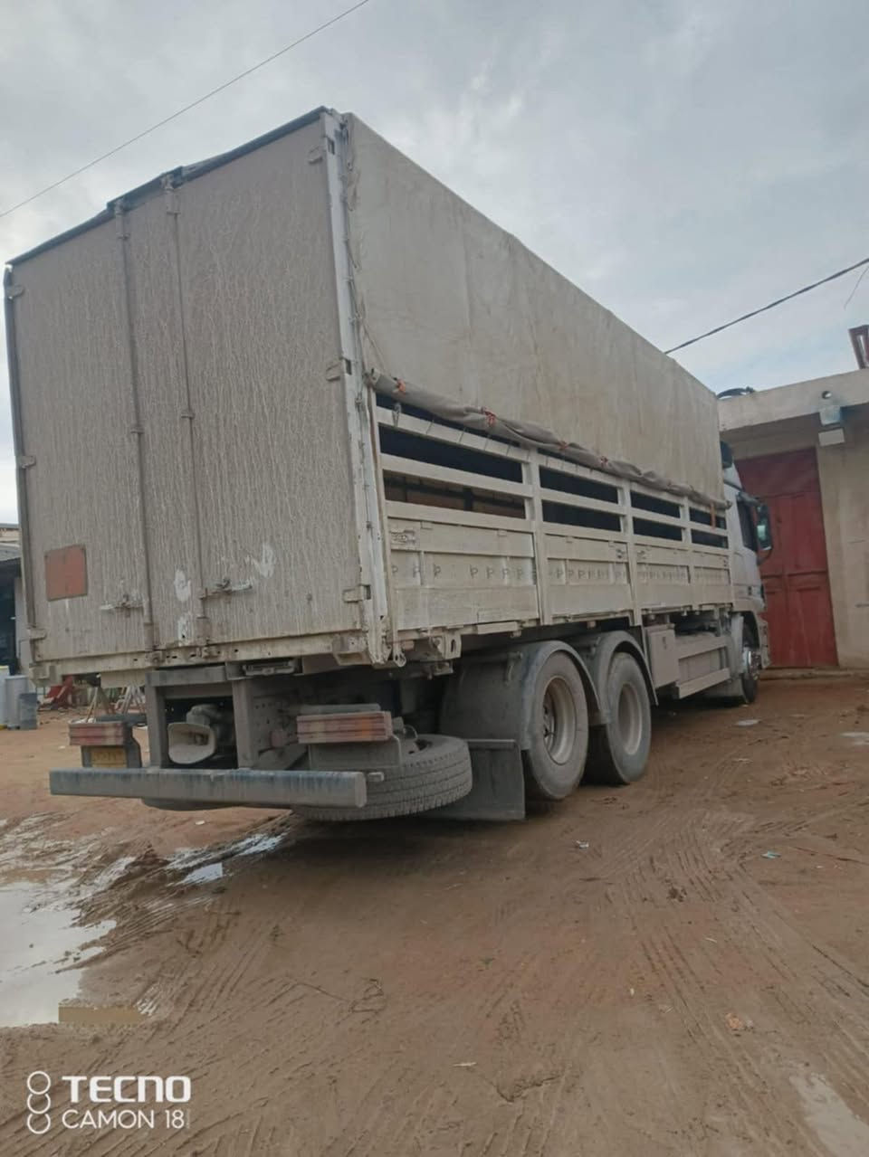 للبيع بدي كاعيه خشب مفتوح وجاهز مكان الزبير سعر ٢٠ ورقه بي مجال شي قليل ***********
