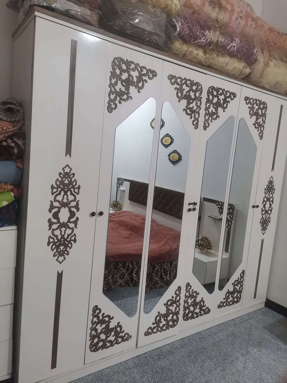 السلام عليكم ..
#للبيع ..
1_غرفه تركيه 6 قطع اخت الجديده درجه اولى  نظيفه .. السعر  650 بيه مجال قليل ..
2_ ميز 4 رفوف بلاستك .. السعر  35 الف .
3_ براكيترات شكل طاووس لون ذهبي .. 40 الف ..
4_مغسله زاويه ثقيله اصلي .. 30 الف 
#الشراي يتصل ع الرقم (***********)
شريحة مع واتس اب ..  والله ولي التوفيق .
