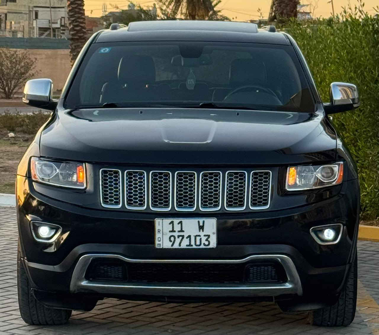 Jeep Limited 2014 جيب لمتد
ماشية 84 الف / لون اسود
حادثه موضح بالصور اربع قطع صبغ
المواصفات فول : 
-محرك 3600 
-بصمة تشغيل مع بصمة ابواب
-فتحة سقف سلايد روف
-تشغيل عن بعد 
-كراسي جلد
-كراسي كهرباء
-كراسي امامي تدفئة تبريد الخلفي تدفئة
-كرسي خزن ميموري
-جنطة كهرباء
-شفتات ستيرن تبترونك
-شاشة كبيرة مع كامرة خلفية
-حساسات حلفية
-مري كهرباء مع اشاير بالمري
-تحكمات ستيرن
-منظومة زينون عالي ناصي
-تبريد قطعتين
سيارة جديدة بالواقع احلى من صور جاهزة بدون اي نواقص 
مكاني بغداد / الكرخ
السعر مناسب 178 ورقه وبيها شي بسيط
***********
