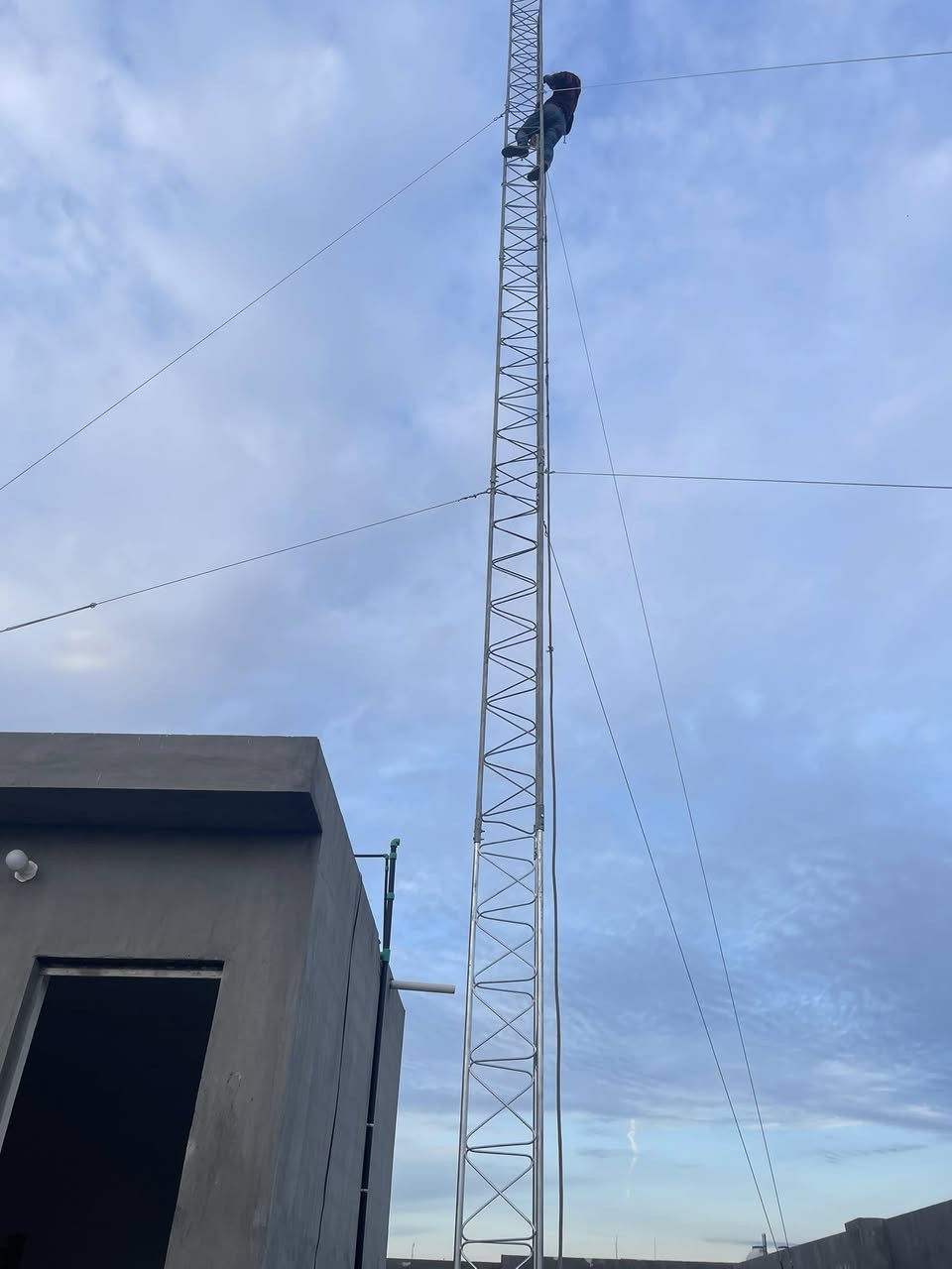 يعلن.  كادر وسام ديالى.   لنصب لابراج. 
ونقل لابراج.      وصيانتها.   وتفصيخها 

بسعار مناسبه. 

ورجع واكول شغل درجه اولى اسئل قبل ماتعامل ويانه اهم فقره هيه الكلام والمصداقيه. وشغل وضمان على لسانك.  في جميع محافضات العراق.       بسعار تنافسيه.    تجهيز لابراج الجديد والمستخدم.   ومستعدين لاي مقاولات لابراج والكامرات في جميع محافضات العراق بشراف مهندسين مختصين وبسعار مناسبه ***********
