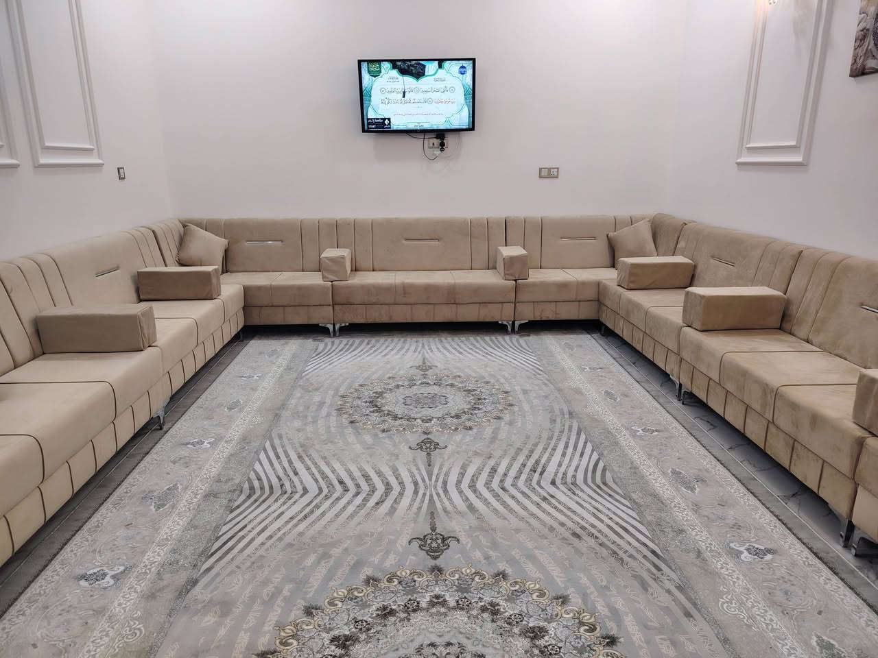 عمل الاتخم والدواوين شغل درجة اولئ سفنج قماش خشب عل اختيار والشوف ..
*********** 
***********
