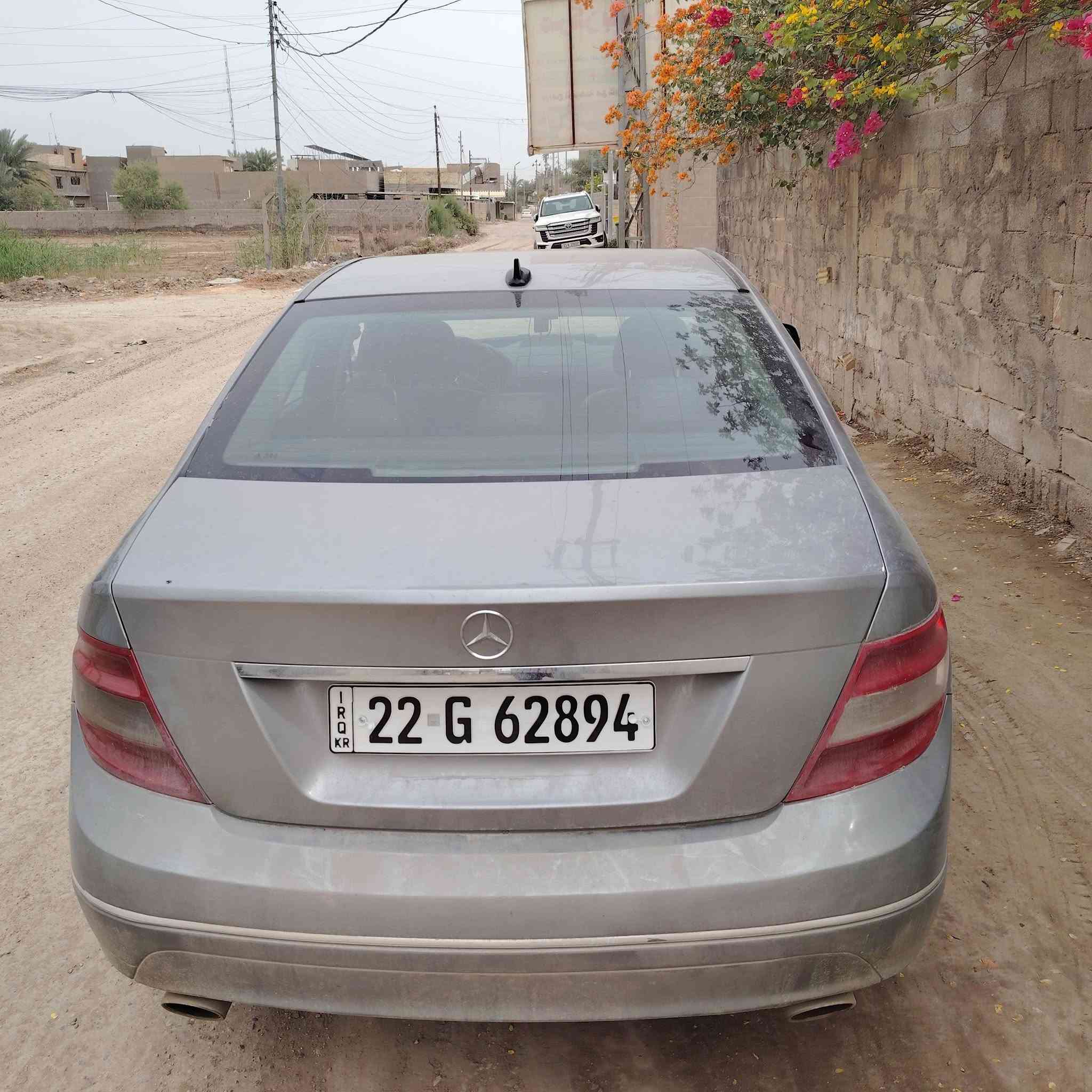 السلام عليكم.. مرسيدس مودل ٢٠٠٨ C300 سياره جاهزه خير من الله.. بيها صبغ قطع بدون دواخل
مكانها المسيب..  سعرها   105  بيها مجال للشراي
***********
