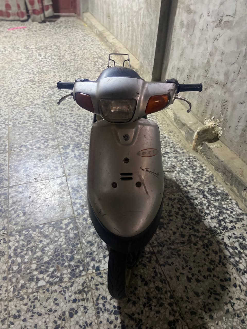 دراجة بطة نضيفة ومكينة نضيفة وتايرات جدد موديل99 السعر350الف وبيها مجال رقم الهاتف ***********
