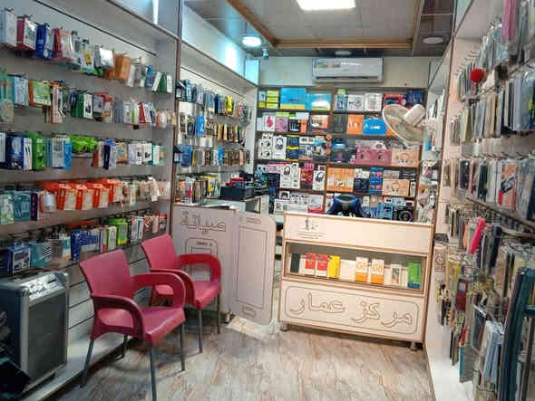 السلام عليكم
محل موبايلات كامل للبيع 
الموقع الرحمه شارع الاقصى قرب افران دبي 
والموقع كلش مرتب وعلى وجه شارع رئيسي 
سبب البيع عدم التفرغ المحل خير من الله الحمدلله متوفر بي كل أنواع الاكسسورات وصيانه وادوات الصيانه كذالك متوفره بي
تريد تأخذه هوة وموقعه  اتريد بس غراض بكيفك محل بي معاميل خير وبركه وصار اكثر من خمس سنوات مفتوح 
***********
