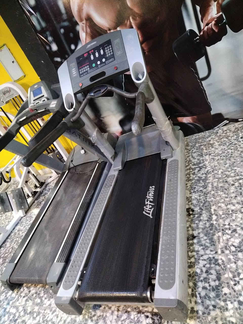 جهاز جري
أمريكي اصلي باب أول لايف فتنس) مال قاعات بلادي السعر ۸ ورقات وبي مجال

***********
