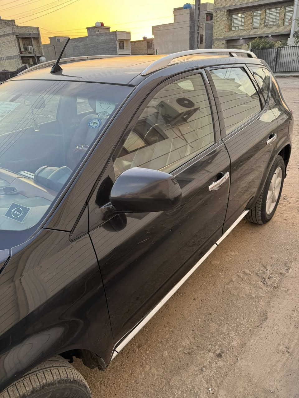 نيسان مورانو لون اسود رقم سليمانية 2008 بصمة. استلام شركة سردار سيارة نظيفة جدا والحمد لله. كلشي على وضعية الشركة وبدلت محرك جديد. 
محرك 6 سلندر حجم 3500 . ويل كب. تحكم ستيرن الجهتين. مسجل شاشة ودمام للصوت. جام اوتوماتيك وسنتر لوك. 
الباب الخلفي اليمين مبدل اصلي شركة. 
السعر ٩٥ ورقة
مكان السيارة بغداد. للتواصل ***********
