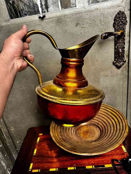 مغسل قديم صناعة إنكليزي سلبجة ودولكة ولا اروع 
اوزنهن وسط تقريباً 2 كيلو ونص ثنينهن نضافات عالية جدا
*********** بغداد يوجد توصيل
