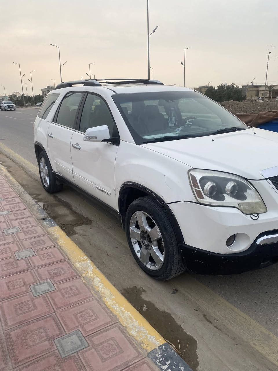 فول أوبشن 1/1
📍 رقم سليمانية دولي
‏🇺🇸 السيارة أمريكي

المواصفات:
 • 👨‍👩‍👧‍👦 7 ركّاب
 • 🎨 اللون: أبيض
 • 🌤 بانوراما فتحتين
 • 🎮 تحكمات ستيرن + شفتات
 • 🎶 تحكم خلفي للمسجل والتبريد (VIP)
 • 🛞 دفع رباعي (4WD) – موكفي تكدر تسوي اذا تحب
 • 📷 كامرة خلفية تعرض على الشاشة الأمامية
‏ • 🅿️ حساسات دعامية
 • 💡 حساس إنارة + منبه رجوع (Back Care)
 • 📊 إظهار العداد (كيلومتر + ميل) على الجامة
 • ❄️ تبريد ثلاث قطع
 • 🛋 غرفة السيارة VIP سياحي
 • 🎙 أوامر صوتية
 • ⚙️ مكينة V6 سعة 3600 (الدوش المرغوب)
 • 💺 ميموري خزن للكشنات + المرايا (عدد 2)
 • 🔌 مرايا شفط كهرباء + هيتر
 • 🚨 إشارات بالمرايا
 • 🔥 منظومة غاز مشدودة (غير مربوطة – تحتاج ربط فقط)
 • 🧳 جنطة كهرباء شفط
 • 💺 كشنات كهرباء
 • ❄️🔥 كشنات تبريد وتدفئة
 • 🟤 دوشمة جلد عسلي
 • 🛠 كير ومكينة جدد

 • حادثها بيبان ثنين فقط 
واكفلك 
 • البنيد، القمارة، والجنطة

💰 السعر: 93
📉 بيها مجال

📞 للتواصل ***********
