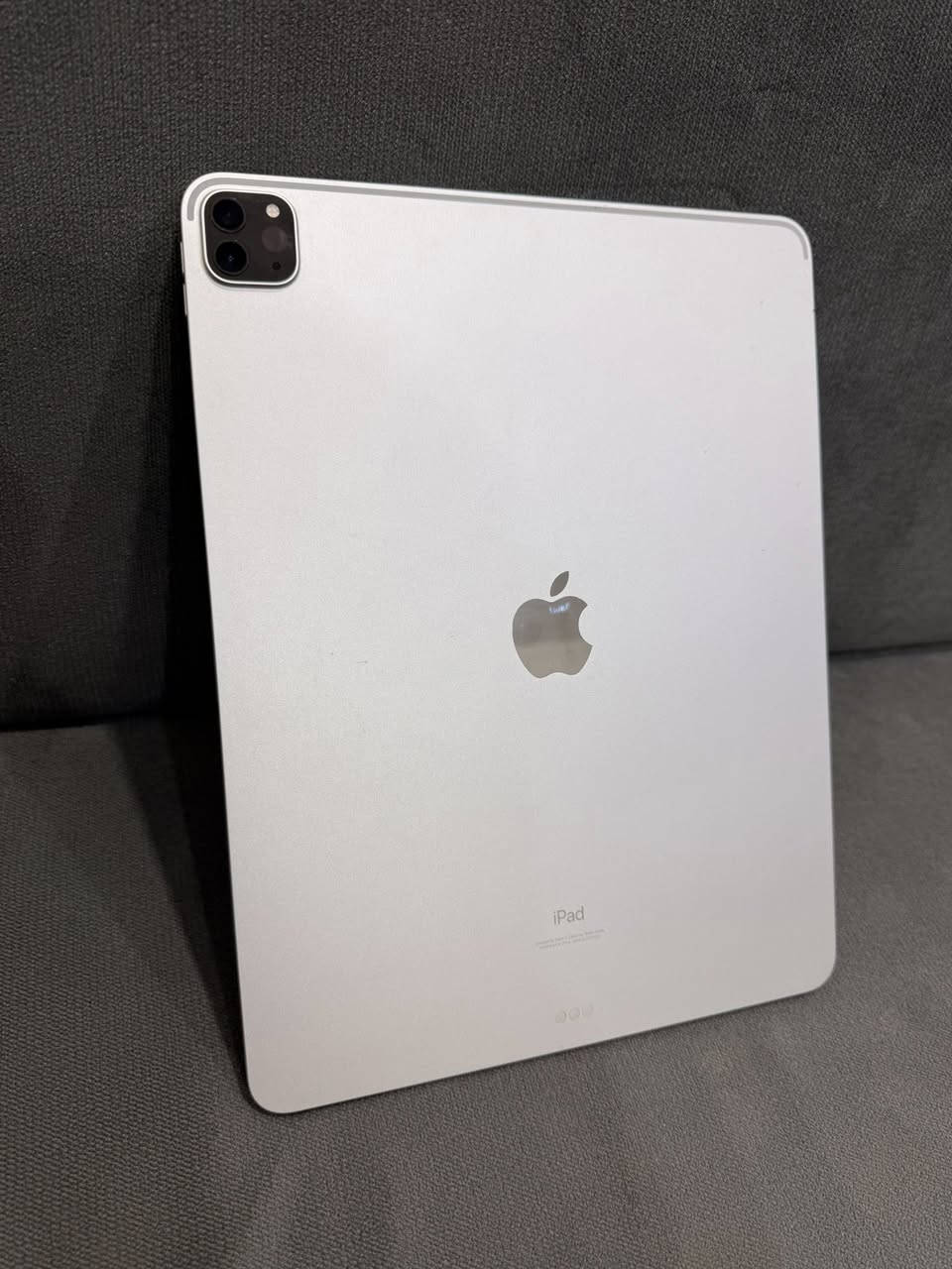 ايباد m1 حجم 12.9 ذاكره 256  بطاريه 79   ***********
