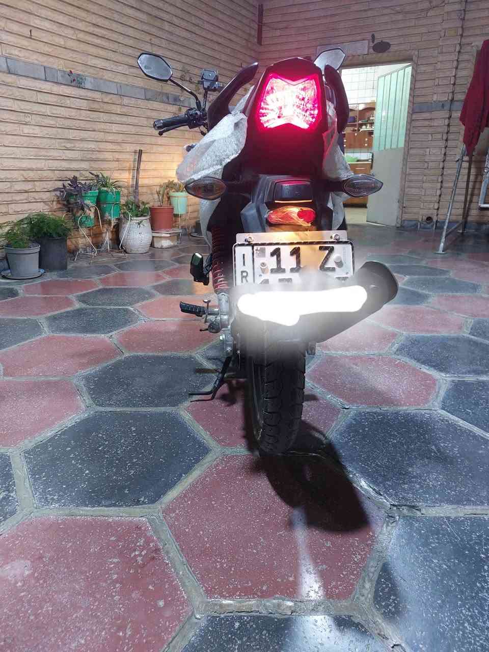 السلام عليكم للبيع دراجه هاوجي KA زيرو ماشيه اقل من الف موديل 2023 150cc مرقم بغداد رقم انكليزي جديد هزه جديده سنويه باسمي شرط تحويل بدون وكاله  خزان الوقود 10 لتر تقريبا اقتصاديه بالبنزين العداد دجتال السعر 20 بيها مجال بسيط  للتواصل ***********
