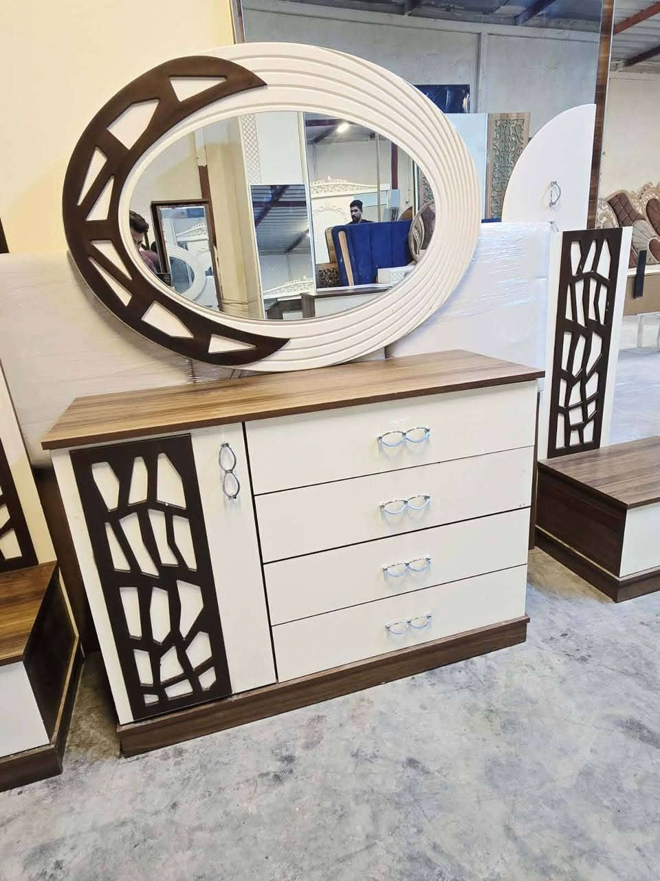 غرفة نوم مستعملة🇹🇷
 نضافة85 ٪💯
عدد القطع / 8
نضام / أسلايت 💢 
سعرها / 550 💸
شد ونقل داخل بغداد مجاني🚛
يوجود توصيل محافضات 🚛


**إذا كنت صاحب هذا الإعلان وتريد حذفه لأي سبب، رجاءا أرسل رسالة إلى الدعم الفني**