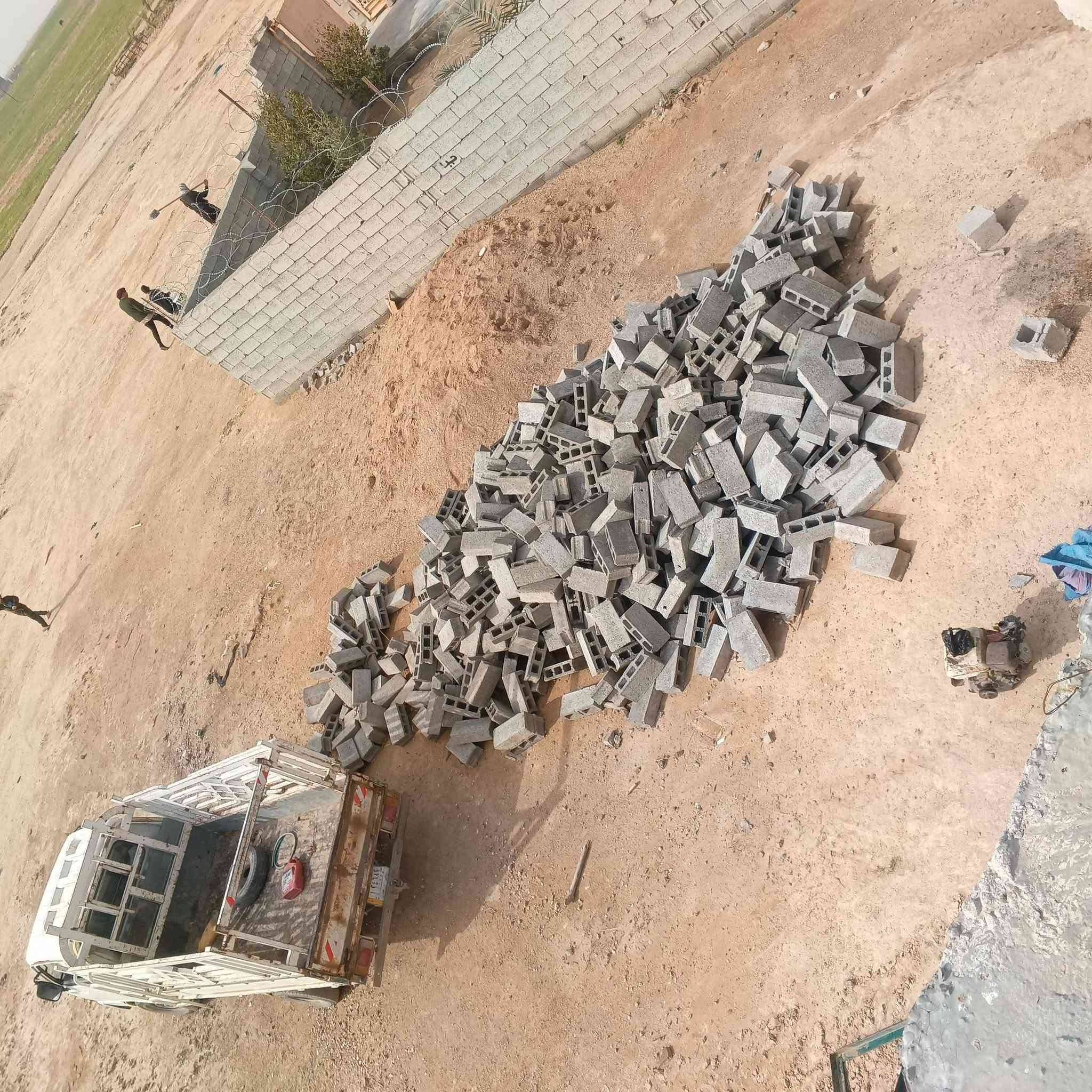 سلام وعليكم تصعيد مواد بناء وتنظيف شبابيك بيوت حدل نشر بلوك تدخيل سبيس تنكير تفليش تدخيل جص بسعر مناسب ***********
