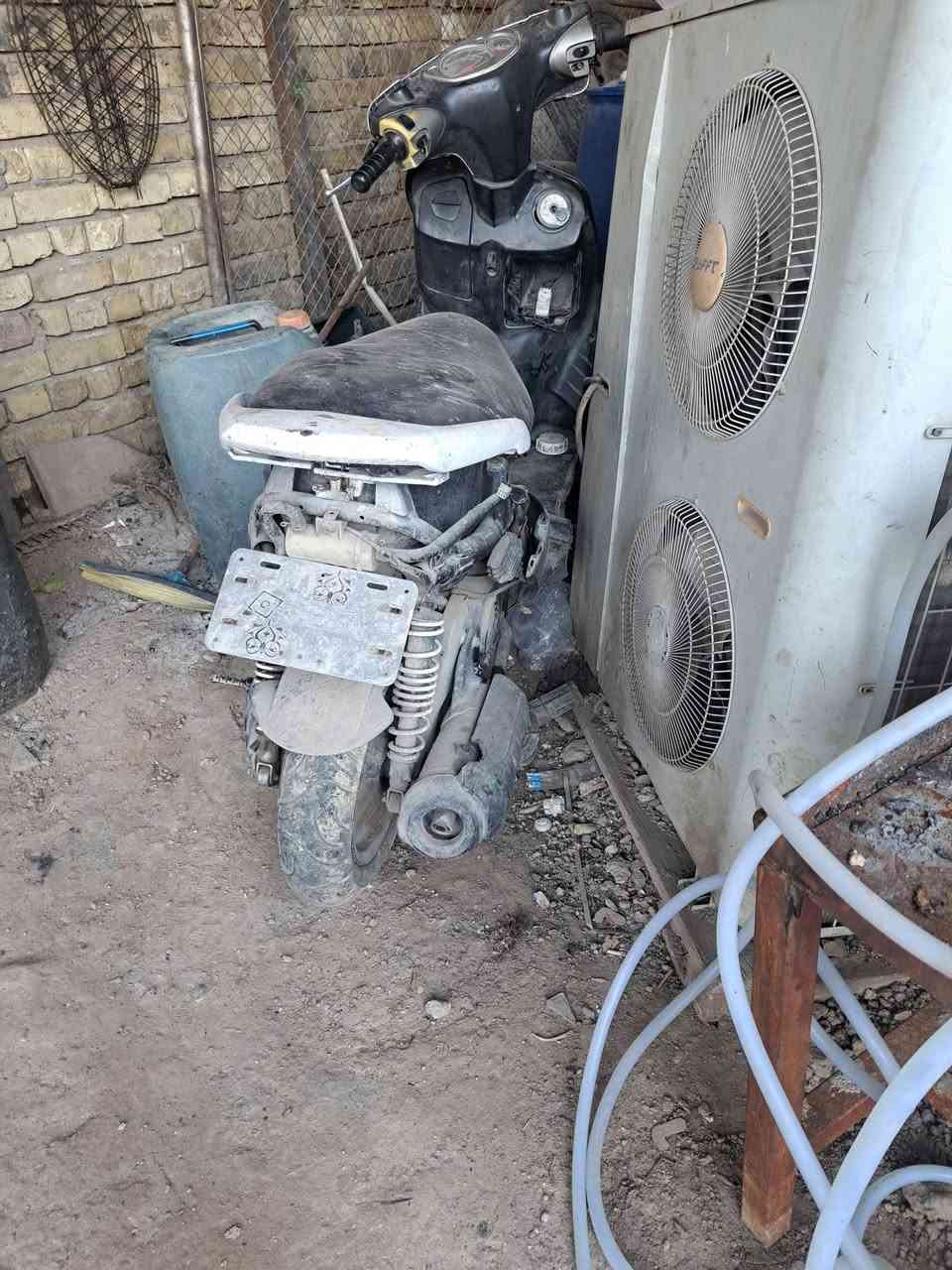 سلام عليكم عندي دراجتين سكنس وبريز طافيات ابيعهن كوم حديد سعر قيم بل يرضي الله مكاني بغداد مدينه الصدر شراي يتصل ***********
