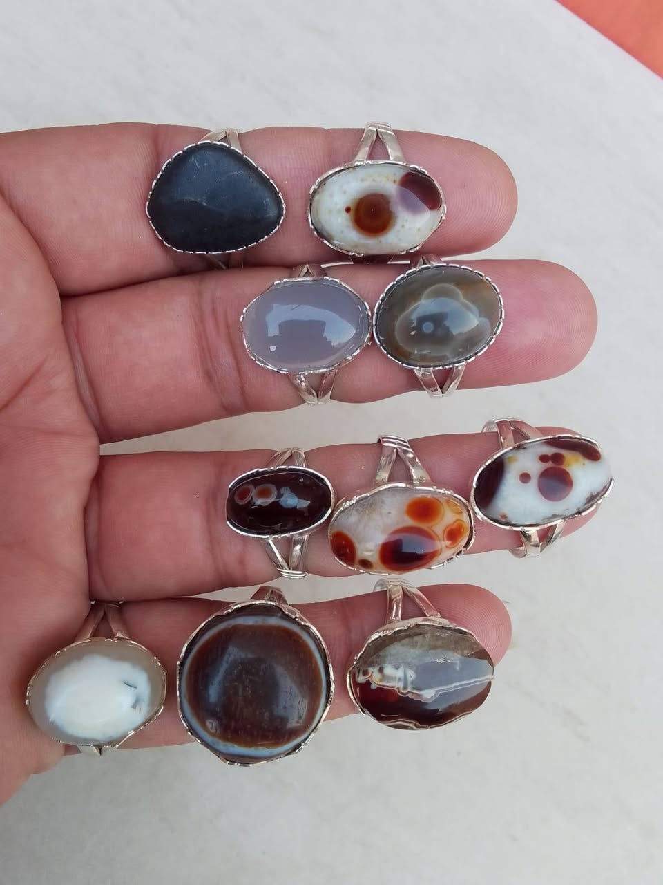 السلام عليكم محابس فضه عراقيه 925 العدد20 القطع  على18 اذ شلع وذ مفرد على 20 تواصل واتساب *********** او على خاص موجود توصيل لجميع المحافظات العراق جوه سوك
