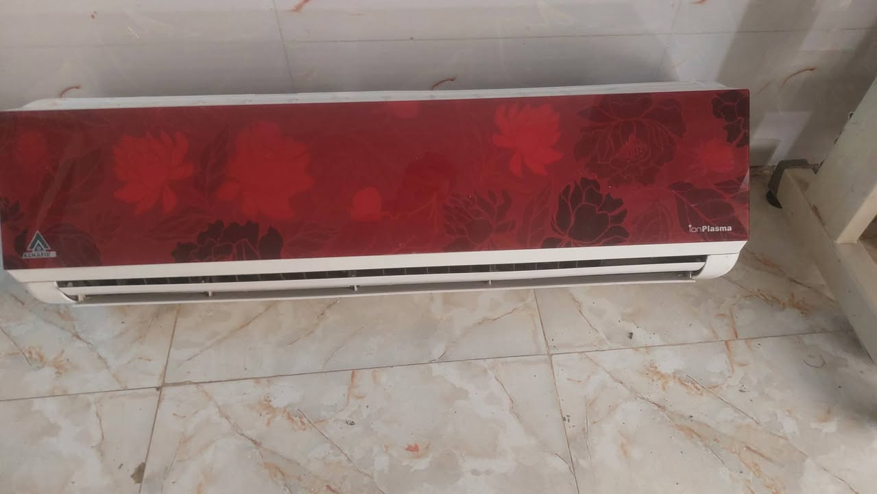 سلام عليكم سبلت للبيع ٢طن سبلت شغل وتبريده ثلج محوره مطور ستوني شاده بس هسه كام مايحول القطعه الخارجيه ماعرفله للبيع السعر ٢٥٠ بيه مجال الاتصال***********
