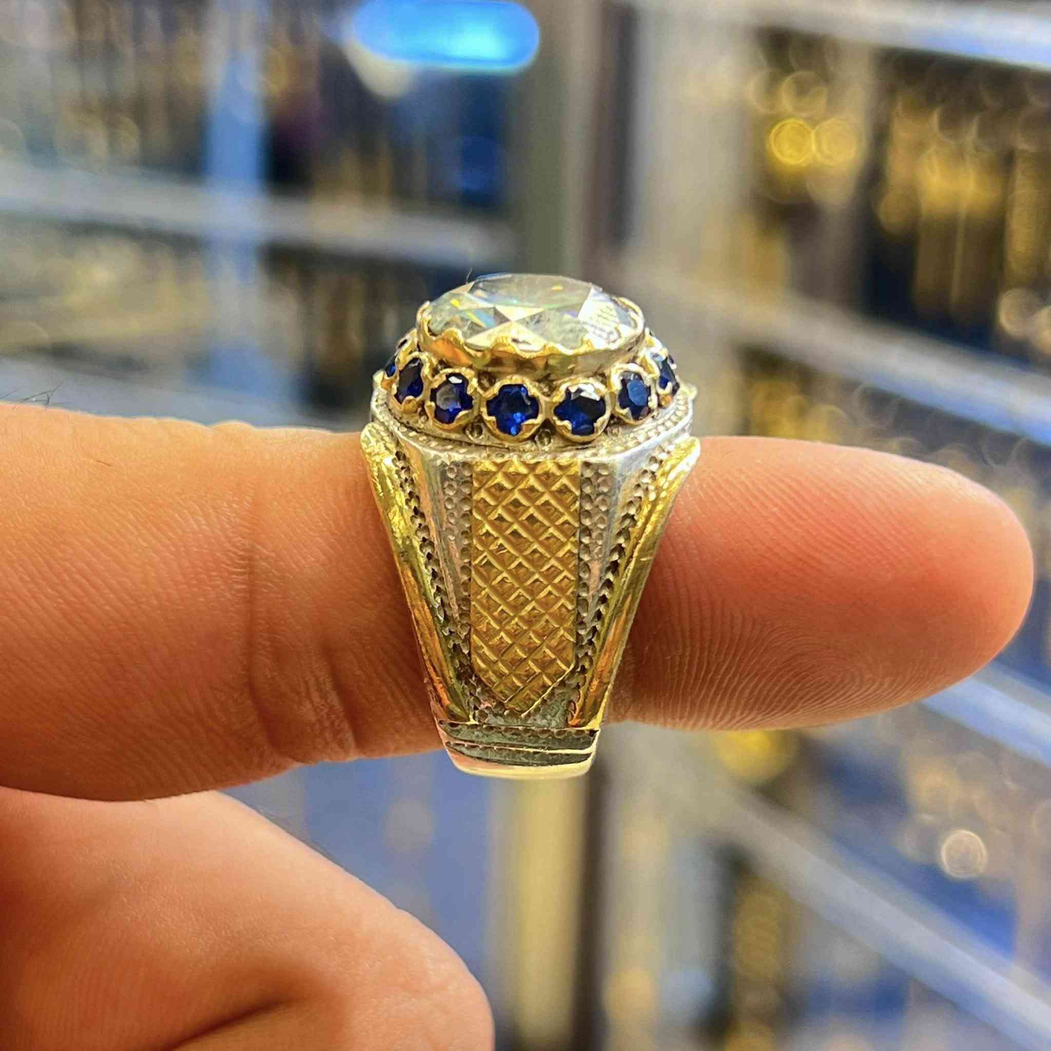 قطعه نادره متوجه بل ذهب
التواصل عل رقم
***********
