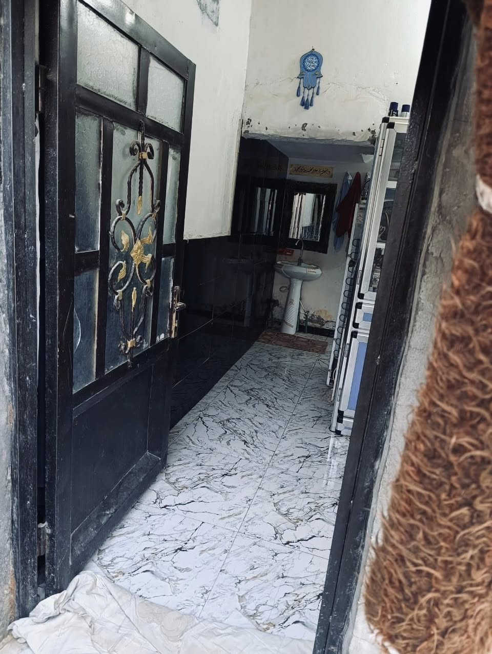 بيت زراعي 100 متر
موقعة حي السفير /عمود 8 
للاستفسار 
***********
***********
