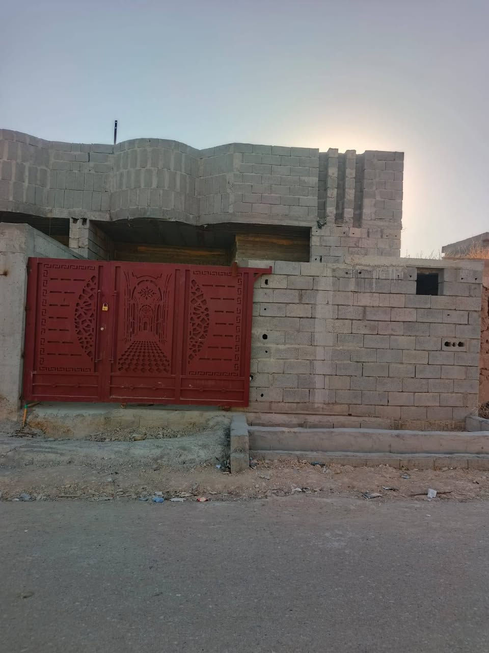 � للبيع: منزل سكني
📍 المساحة الكلية: 150 م²
📐 الواجهة: 7 م
📏 العمق: 20 م

يتكون المنزل من:

 • غرفتين
 • استقبال
 • هول
 • مطبخ

📍حي النصر (المرحلين )بالقرب من الدكتور  أراس 

📞 للاستفسار ومعرفة السعر أو لمعاينة المنزل، يرجى التواصل  أو الاتصال 
***********

(مكلف في النشر )يرجى التواصل مع الرقم أعلاه.
