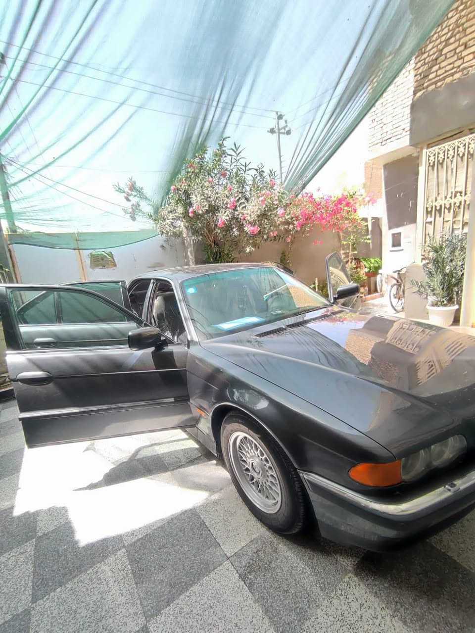 السلام عليكم 

كاسحه موديل 96

 مصبوغه عام تعمير مال جناي ما بيها قطرة معجون 

شاد الها سسيتم كامل 

4 بوب جدد ويده باب لد داخل وخارج

جاملغات اماميه جدد 

بنيد وجنطه جدد 

غرفه كامله ما بيها نقص كلبسه بطاين وكشنات بالباكيت ما بيهن ضرر

برده كهربائيه 

ما بيها قطره خياس السياره 

معمره على ايدي صبغ شذره وكله درجه اولى 

 مكينه كير 

     تبريد 

حداديه اماميه خلفيه 

ما بيهن نقص برغي 

رقم بغداد دولي بسمي مداور ثاني يوم 

(السعر 115 ).   ***********

مكاني بالناصريه مركز 

بالواقع احلى السياره بهواي الصور ظالمتها
