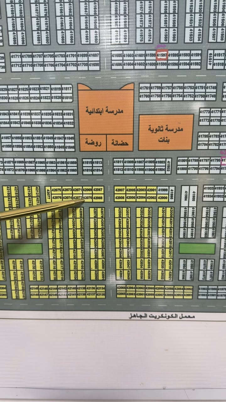 مستعدون لبيع وشراء جميع مساحات أراضي المجمع النفطي والنهروان وشقق بسمايه والمناطق المجاوره …
الفرع الأول مكتب النيل داخل المجمع 
2 مكتب الحاج أبو فؤاد
3 مكتب البركه بغداد الغدير شارع الضريبه ☎️ ***********
