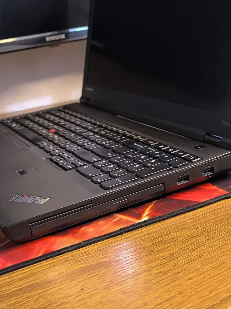 Lenovo t540p
Thinkpad 
Corei5 4th 
Hard 128 ssd 
Ram 4 gb 
كارت شاشة داخلي 
حجم شاشة 15.6 
لابتوب مناسب للدراسة وتصفح وللالعاب البسيطة 
سعره مناسب ويتوفر كمية 
وتوصيل مجاني لجميع محافظات 145 الف فقط 
ويجي وياه ماوس وجنطه وشاحنة اصلية


**إذا كنت صاحب هذا الإعلان وتريد حذفه لأي سبب، رجاءا أرسل رسالة إلى الدعم الفني**