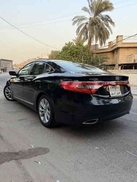 السلام عليكم  
هونداي ازيرا موديل 2012 خليجي مكفولة من الحادث فول مواصفات اعله فئة واحد عله واحد سيارة احلة من الصور بيه صبغ شبر بالجاملغ الخلفي فقط والباقي مكفول مكينه كير صدر تبريد تخم تاير كله جديد بالعافية عل ياخذها رقم اربيل ثاني يوم تحويل مكان السيارة بغداد الاعظمية سعر 122 وبيه مجال رقم موبايل ***********
