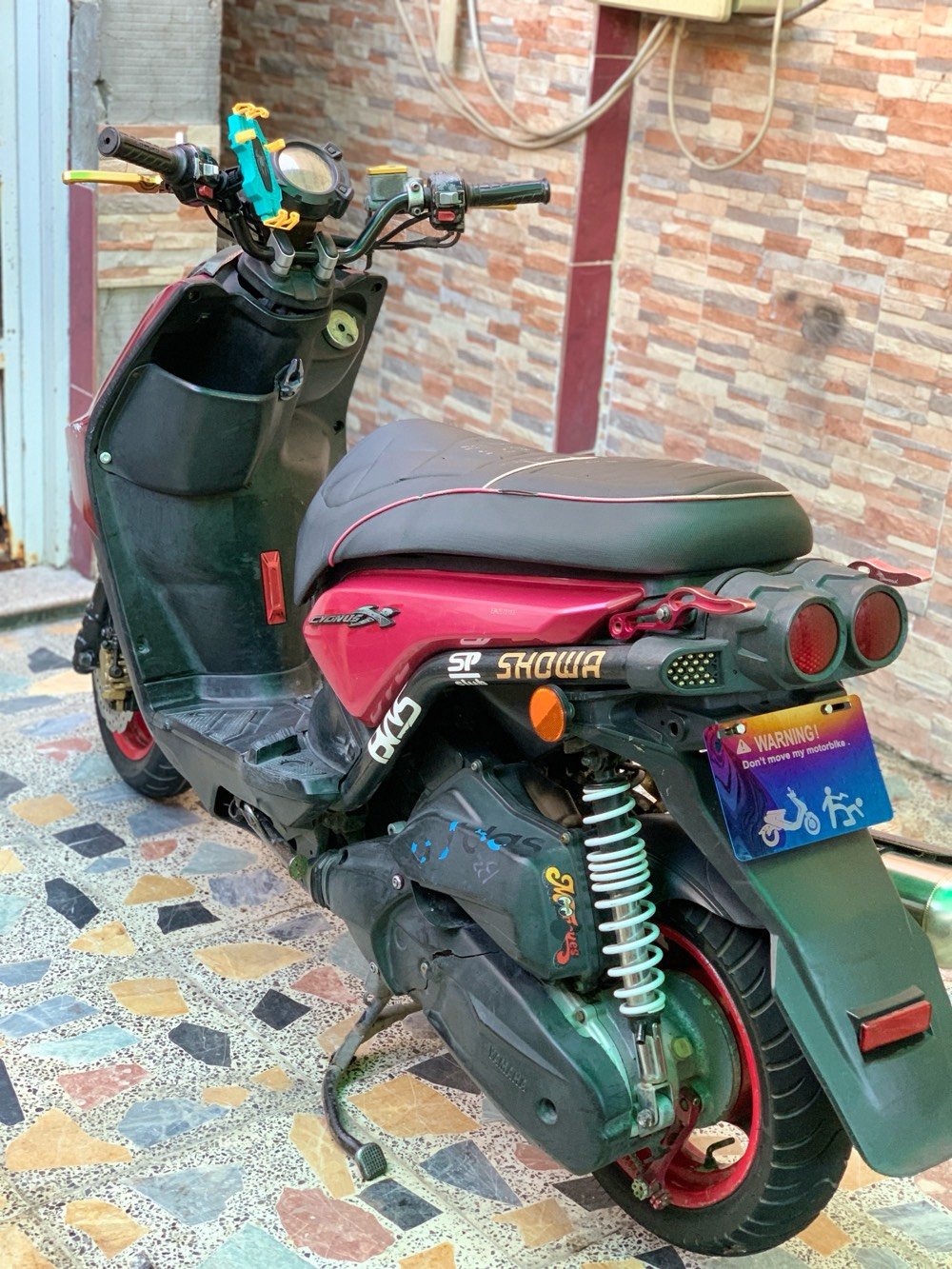 السلام عليكم 
دراجه سكنس جبلي مال رمبه
🏍️ دراجه مكفوله كلشي 
ختم واحد ويا مكينه 🔢
ألون 🍒 كرزي 
صالنصه بوري عدل اصليه
تزويد بلادي يدات بريك NSY لون ذهبيه 🔱
عنبار لون ذهبي NSY
قبق شاصي لون كرزي🍒
فراك بريكNSY الون كرزي 🍒
سبايدر كرزي 🍒 
موديل 2014 
دراجه برغي ممفتوح بيها  ناعمه
السعر1150
رقم هاتم ***********☎️
عنوان بغداد البياع