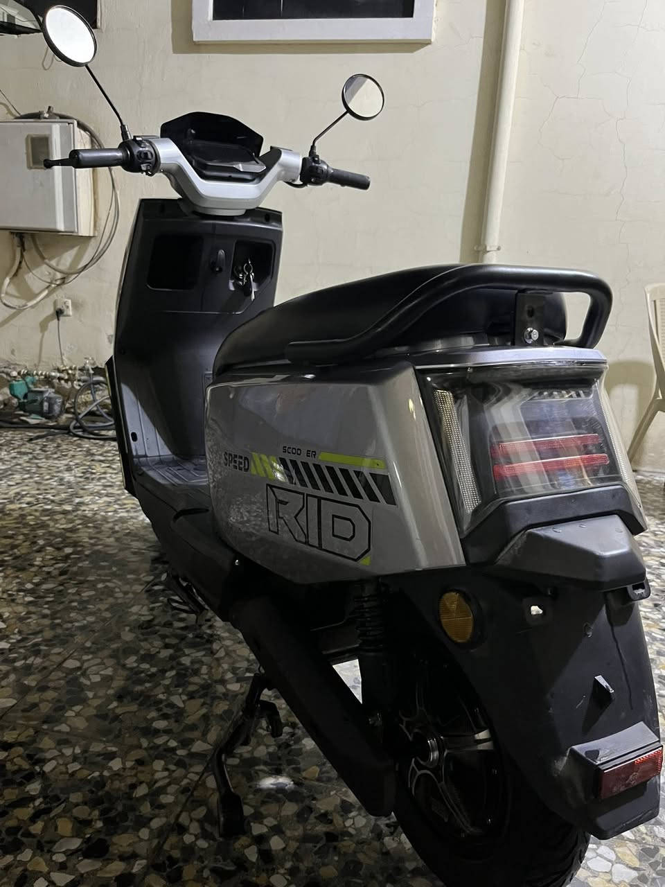 السلام عليكم دراجة شحن للبيع مصارلها هواي من مشتريهة بطاريات شرط تفحصهن ضمان الملف والعقل بيها شخوط بسيطة بيها مثبت سرعة R رجوع للخلف لايت عدسة عالي ناصي كلش قوي حساس بارك مال ازدحام قاطع دورة السعر 650 وبيها مجال للشراي اليجي ما ارجعة ان شاء اللة لأن متوازي عنواني الغزالية *********** بي واتساب
