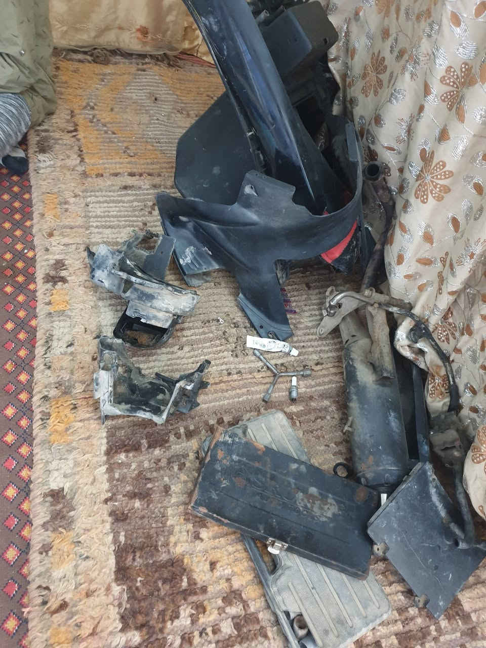 سلام عليكم دراجه فراشة لبيع عوزهة بس كور غراضهة انة فاتحه موجودات كلهن لسعر 150 لمكان ميسان مغربة لرقم ***********
