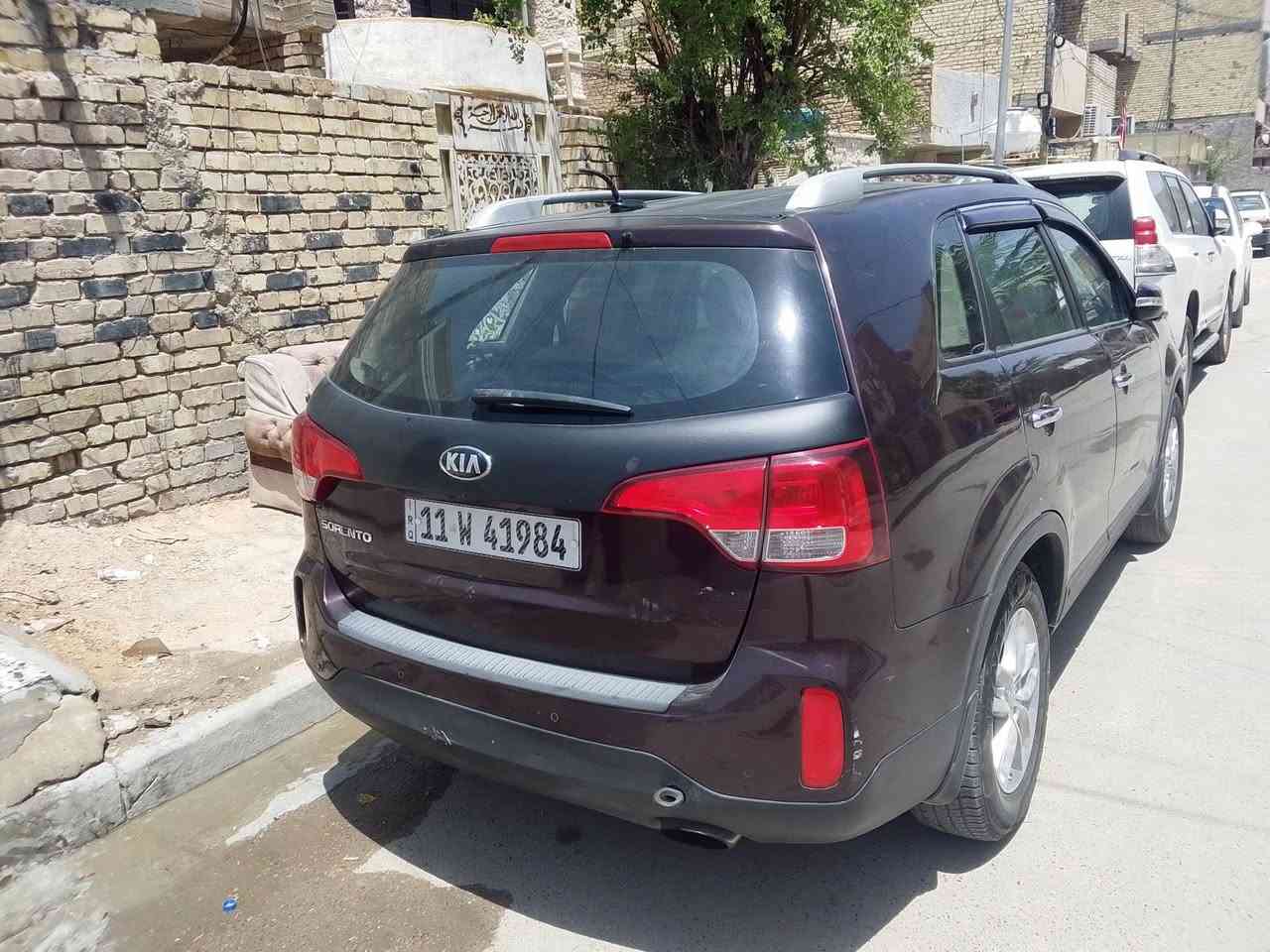 السلام عليكم 
كيا سورنتو 2014امريكي 
محرك وكير مكفولات2400
ماشيه 91 
بيها جاملغ خلفي بدون دواخل
وصبغ مكانات ابيعلك حزام 
بدون حادث اثر جراد 
بدون معجون فقط كلير 
وقماره بيها جراد خفيف مامصبوغه
حداديه صدر جدد 
تبريد ثلج تخم تاير جديد 
تدفئه بل كشنات داخل بيجي 
لايت زنون كشافات 
سياره جاهزه مابيها اي نقص
السعر 105وبيها مجال للشراي
رقمي ***********
مكاني بغداد الشعب
