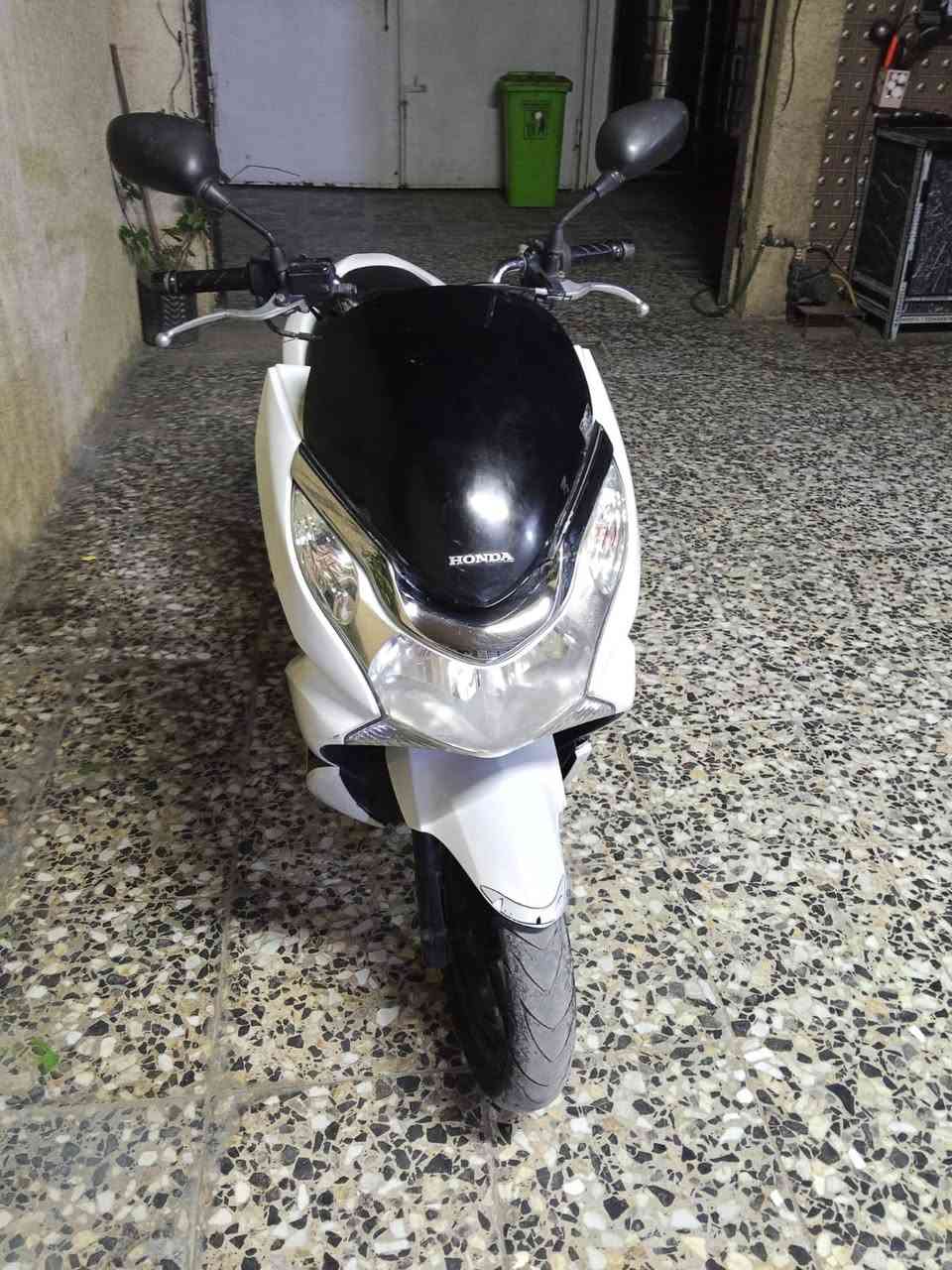 السلام عليكم pcx للبيع دراجه كامله كهربائيات شغاله مكينه 150 العنوان الشعب السعر 1250 الرقم ***********
