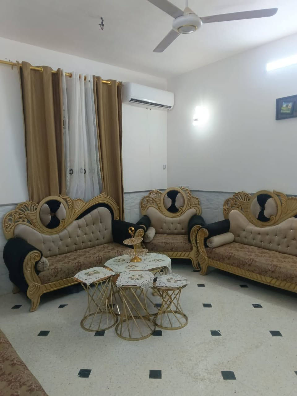دار سكني حي الجبيرية الثالثة قرب جامع الأبرار ركن
المساحة ١٥٠ متر 
عرض الشارع ١٠ متر 
عرض الواجهة ١٠ متر 
النزال ١٥ متر 
طابق واحد غرفتين نوم ملحقات كامله 
الطابق الثاني هيكل واكف عل صب 
حديث 
السعر عل خاص او الاتصال *********** موجود وتساب
