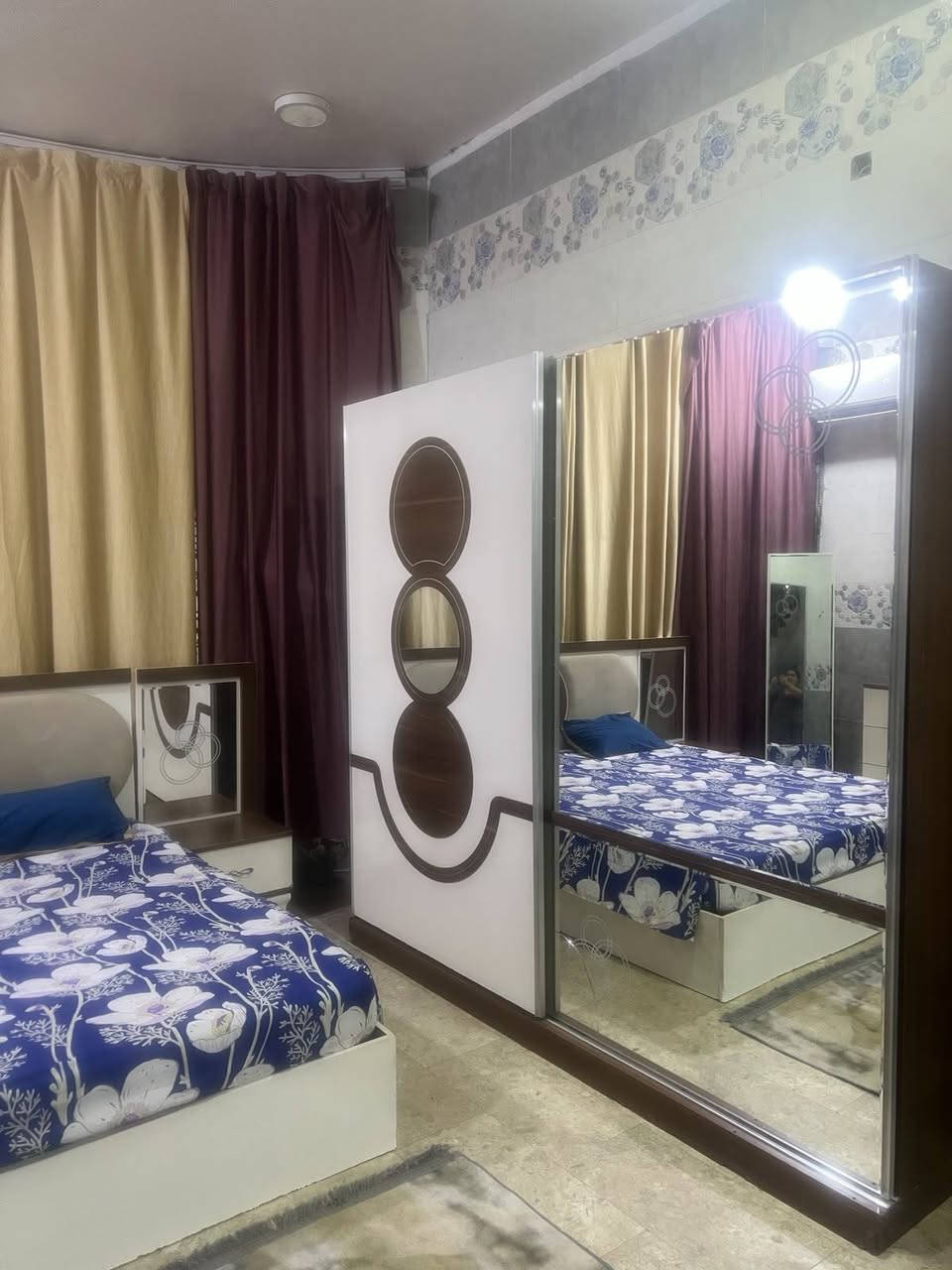 السلام عليكم غرفه للبيع نظيفه جدآالسعر ٣٧٥ للاستفسار اتصل على الرقم ***********
