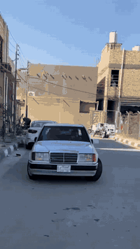 مرسيدس ٣٠٠ • ١٩٨٦ • استيشن نضيف