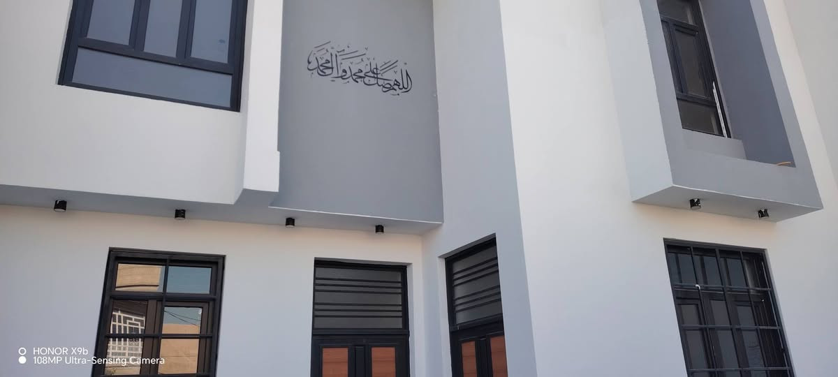 للبيع دار طابو صرف شارع 80 خلف ميزانية رائد يحتوى على ثلاث غرف نوم صاله مطبخ كلدور عدد ٢ جاهز درجة أولى المساحه ١٨٠ اتصال ***********
