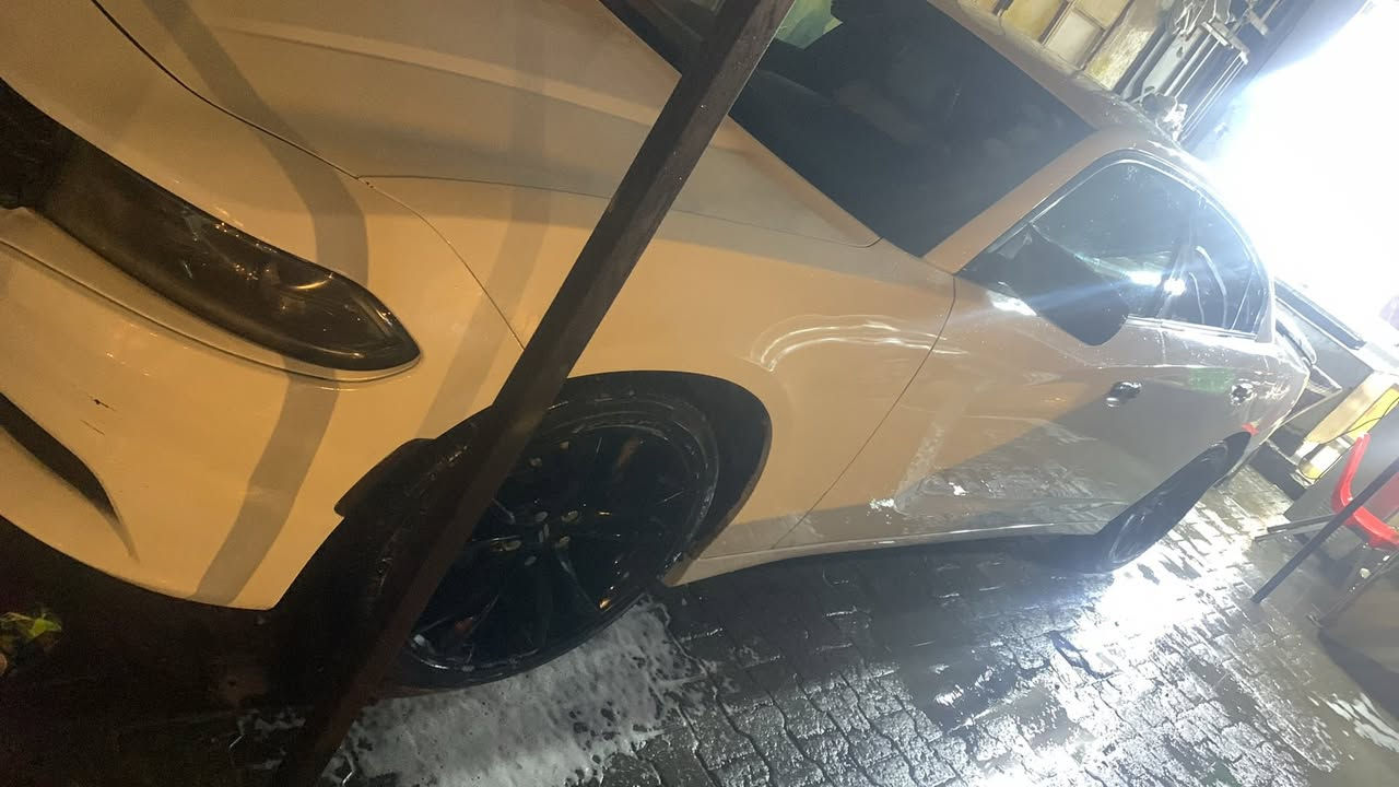 سلام عليكم جارجر ١٦  اصل رقم جديد حداديه جديده تبريد ثلج تدفه مكيه كير اكسن كفاله تيرات كرتون ويلكب كرتون  مكان السياره بصره *********** السعر 185   وبيه مجال قليل حك الجيه وانه خادم شاهد الله السياره مال بيت وماشيه. ١٤٧ فقط
