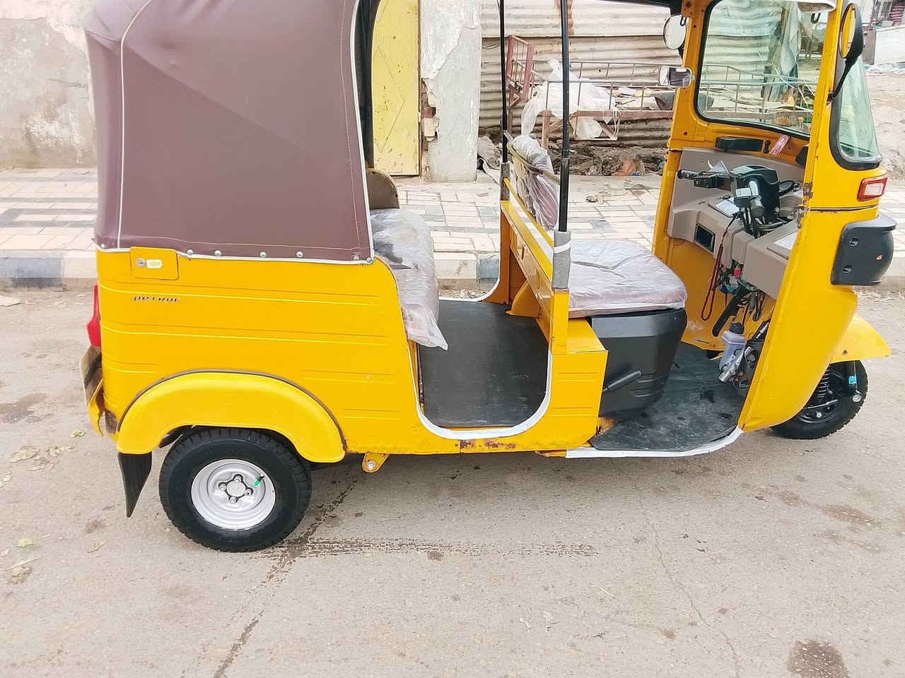 سلام عليكم تكتك للبيع مديل 19رقم واسط كفاله عامه دوس بلاديه مكان واسط نعمانيه الاستفسار الاتصال ***********
