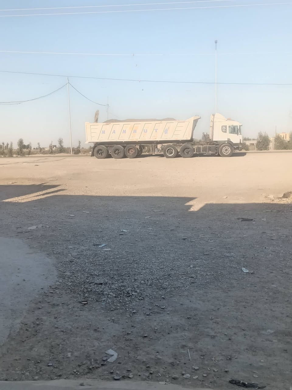 عربانه للبيع عمل بغداد مديل 18مكفوله  تخم تاير  جاهز لل شغل براد 16 واحد تعليك  جهازه للشغل ذرعته 32متر هاذه طوناج  مكان عربانه شطره  سعره 150وبيه مجال ***********
