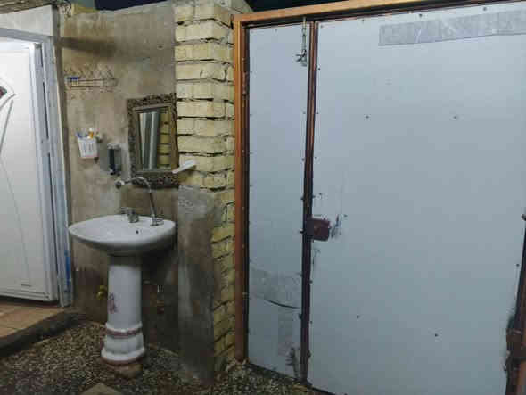 للبيع بيت مساحه ١٠٠ متر طابق ونص عنوان مقابيل المخازن مال حي الكوفة مقابل لبانزين خانه مال علاوي الاسمر رقم الهاتف *********** التفاصيل البيت مذكوره في المقطع
السعر 90
