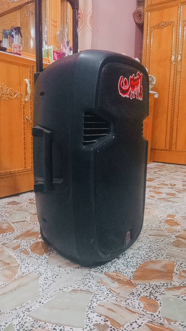 السلام عليكم ديجل للبيع استخدام قليل صوته فول سماعتين كبار نضيف السعر 80 وبي مجال مكان بابل ورديه خارج للاستفسار ***********

