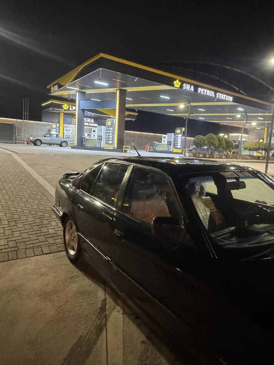 بەناوی خوای گەورە  BMW ١٩٩٣ فول فول سەنەوی و وەکالەتی بەشەرت یەک دینار مەسرەفی نییە قفلو کۆتای ٢٣ گەلەیە لەسلێمانیم***********
