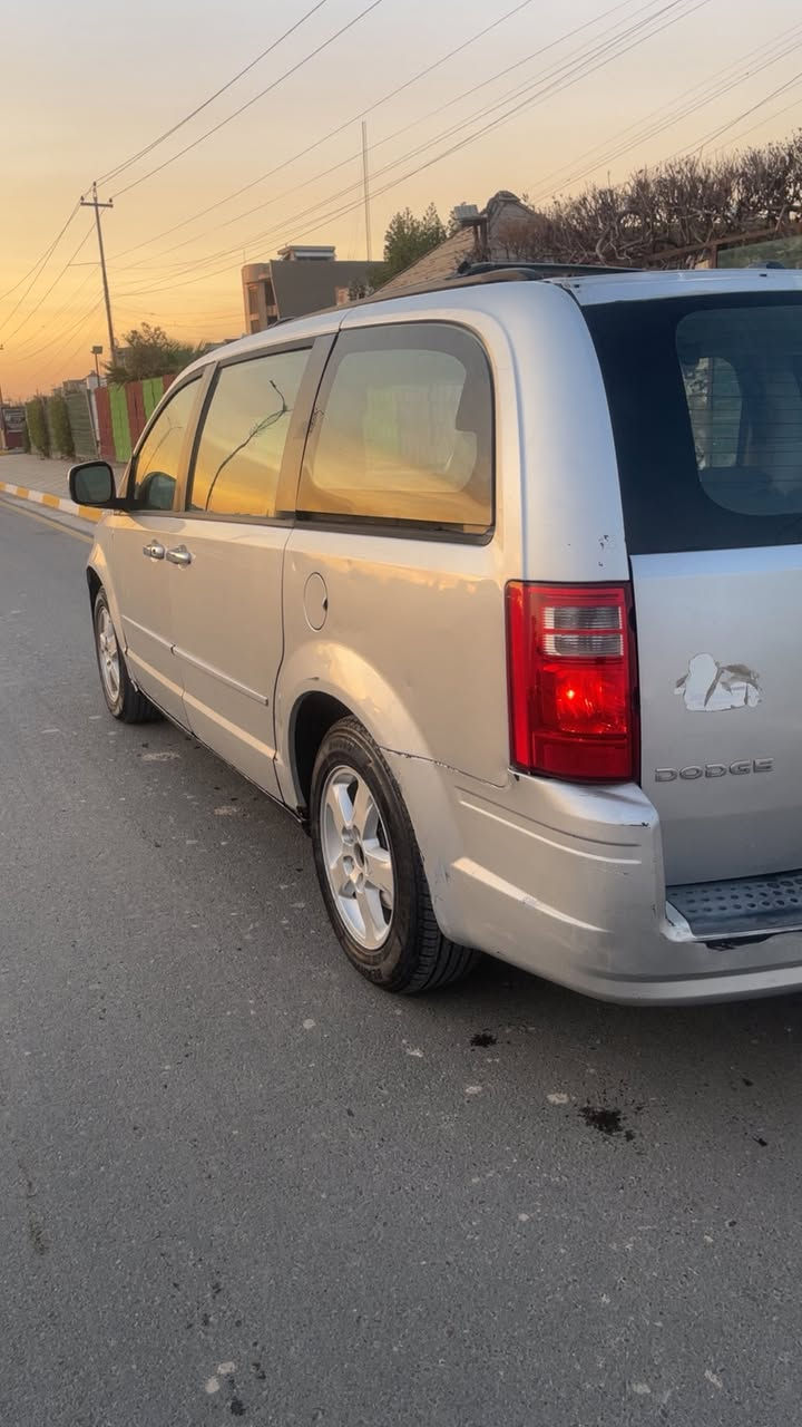 � للبيع – دوج  كراند كرفان  🚘
🔹 اللون: رصاصي

🔹 المواصفات: SXT

🔹 المشي: 265 قابل للزيادة 

🔹 الرقم:  ديالى إنكليزي جديد

🔹 السنوية: باسمي أنا المالك 

صور السونار مرفقة  مع صور السياره 

موديل 2009 المرغوب 

محرك 3800  V6

المواصفات والتجهيزات:

✅ تبريد ثلاث قطع

✅ أبواب كهرباء

✅ كشنات  جلد

✅ كشنات منفصل

✅ كشنات  كهرباء

✅ فرس وسطي أرضي

✅شاشة اعطال 

✅تشغيل عن بعد

✅ تخم تاير جديد قبل اقل ال 10 يوم 

✅ السياره ما بيه لا جطل  ولا  تيب ولا كتف  ولا اي تلزيك  الصدرالامامي نسبة 40 ‎%‎

الخلفي دبلات جديد السميك 

المكان بغداد 

وبالخير على الي ياخذها  وتصير من نصيبة  

💰 السعر: 90 ورقة وبيها مجال بسيط 

📍 العنوان: بغداد 

📞 للتواصل والاتصال

***********

ملاحظة: اذا اكو مراوس سيارة صالون عادي
