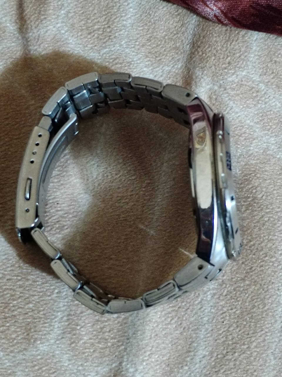 السلام عليكم متاح ساعات اصليه كاسيو يابني أصلي رولاكس قديم اوتو أصلي  وكارتير للبيع مكاني البصره الي يحب يستفسر يدخلي واتساب *********** كلهن شغالات
