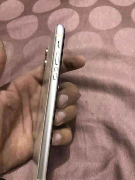 سلام عليكم ايفون ١١مامفتوح ذاكرة 128بطارية 75سعرة 200الف بكاني بغداد الشعلة رقم ***********
