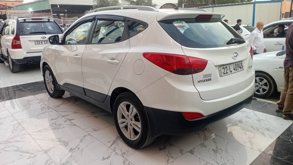 HONDY TUCSON..2013.2.0
#السياره: بيع او مراوس حسب القناعة . 

هواندي توكسان 
٢٠١٣ 
محرك + كير بشرط ٢٠ دوش 
السياره: بسمي شرط تحويل و الغرامات المرورية 
المواصفات :
شاشه وكامير 
تحكم ستيرن 
كشن جك 
 ويل كب فضي 
اشاره فى مراه 
#السعر : ١٤٨ $ بيها مجال 
#الاتصال: *********** _ ***********
#العنوان: الموصل _ الحمدانية . الحمدانية, نينوى
