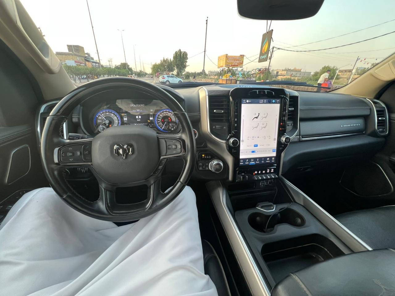 رام للبيع 22 لمتد فول مواصفات 1/1 امريكيه ماشيه 40 الف ميل رقم بغداد باسمي مكاني السياره بغداد حادثها جاملغ السايق والبنيد على وضعه للتوصل *********** رايدها 277$ وبيها مجال بسيط والسوك كلشي بي….
