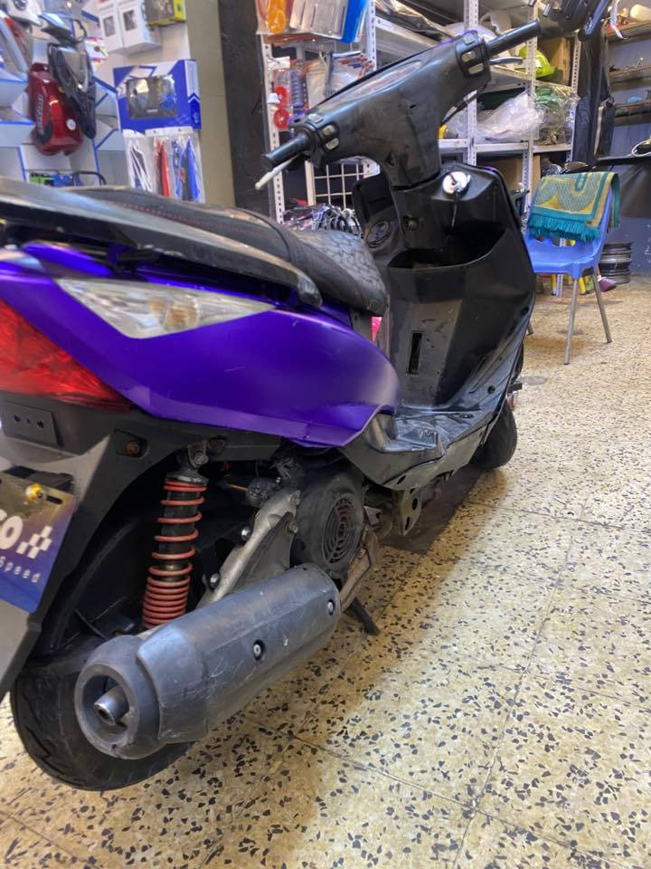 سلام عليكم دراجه ثعلب للبيع مكينه ناعمه اكفله كفاله عامه سعر450 وبيها مجال حك جيتك عنوان بغداد شارع عشرين ***********
