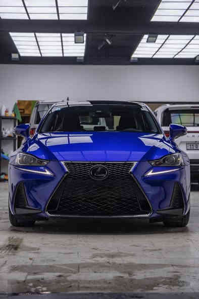 السلام عليكم 
للبيع luxes is 300 awd
الموديل : 2019
الفئة:F sport
اللون : ازرق
الممشى قابل للزيادة: 57000km
التفاصيل : وارد امريكي بيها حادث جامرلغ خلفي عكس السايق وباب خلفي صبغ + دعاميات طاك بيها ايرباك بردة
و صار بيها طخة هنا بالدعامية الخلفية من نفس جهة حادث امريكا و تصلحت الدعامية و صار اكو تعديل بارد بسيط بباب الجنطة و بيها شخط بباب الصدر يحتاج تعديل 
مواصفاتها معروفة دبل ماوس للتحكم مال شاشة و تحكم وضعيات القيادة
كيج الكتروني وسطي متحرك خاص لفئة ال f sport 
رادارات امامي و جانبي 
مكينة ٦ سلندر ٣٥٠٠cc
البچم مغلف ppf
و القمارة مغلفة ppf اسود
 السعر :20500$ شدتين و خمس اوراق و بي مجال بسيط
للتواصل : ***********
